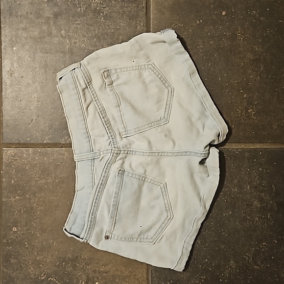 Old Navy Boyfriend Jean Shorts - Picture 2 of 5